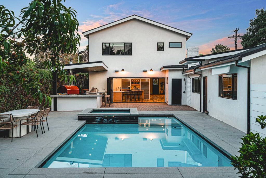 Gallery image - work by Cutting Edge Landscape Design in Long Beach, CA