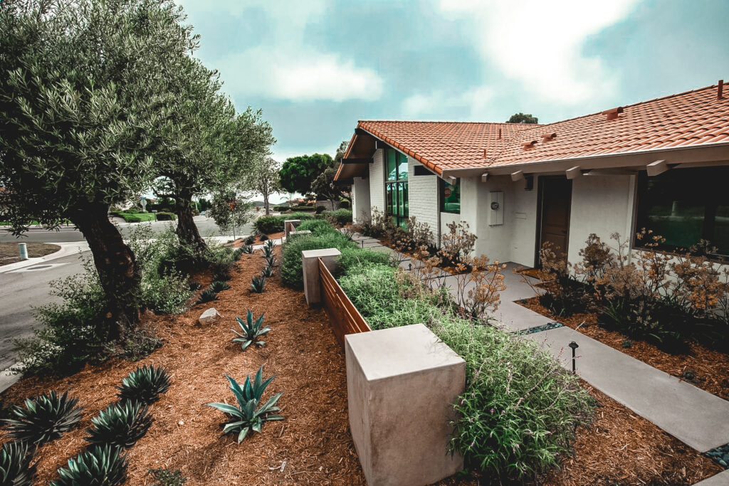 Gallery image - work by Cutting Edge Landscape Design in Long Beach, CA