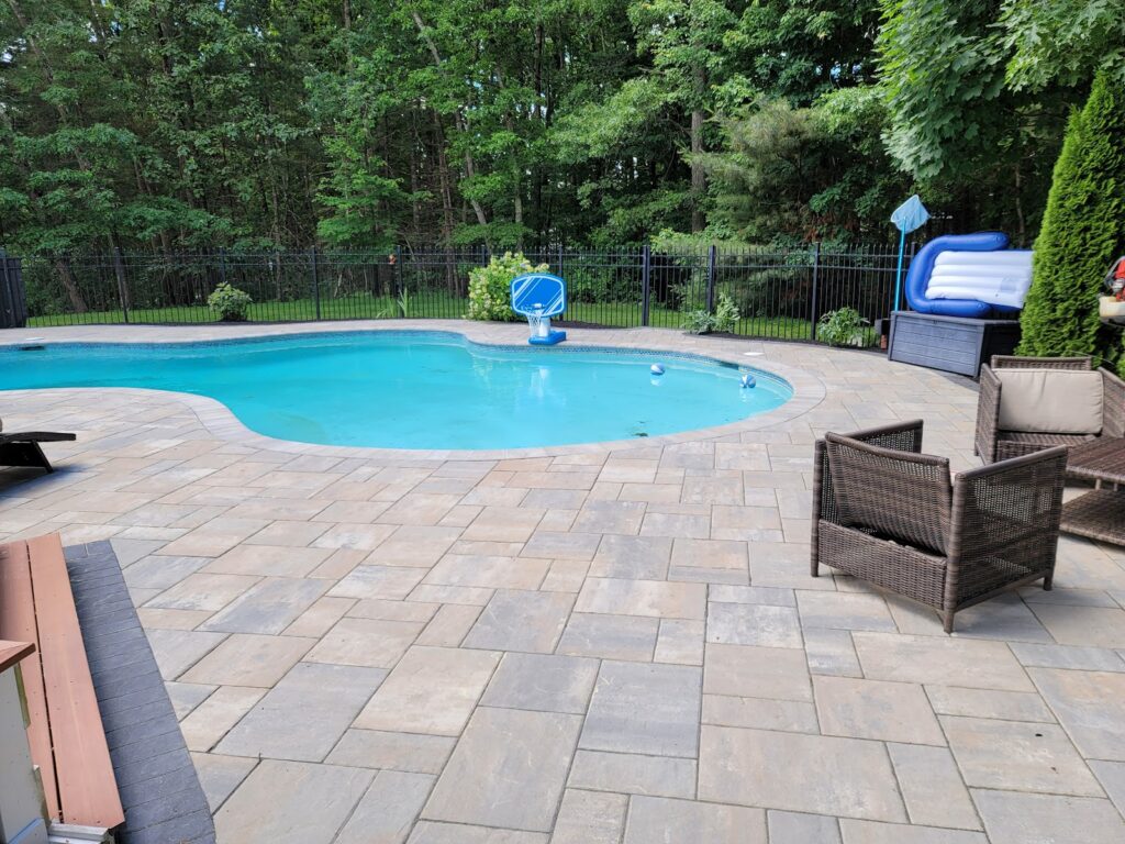 Gallery image - work by New Edge Lawns & Landscape in Woonsocket, RI