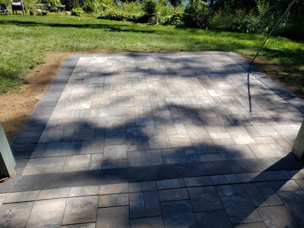Gallery image - work by New Edge Lawns & Landscape in Woonsocket, RI
