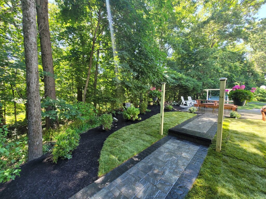 Gallery image - work by New Edge Lawns & Landscape in Woonsocket, RI