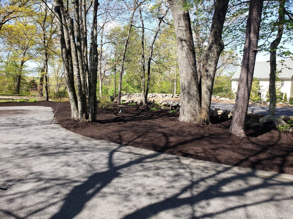 Gallery image - work by New Edge Lawns & Landscape in Woonsocket, RI