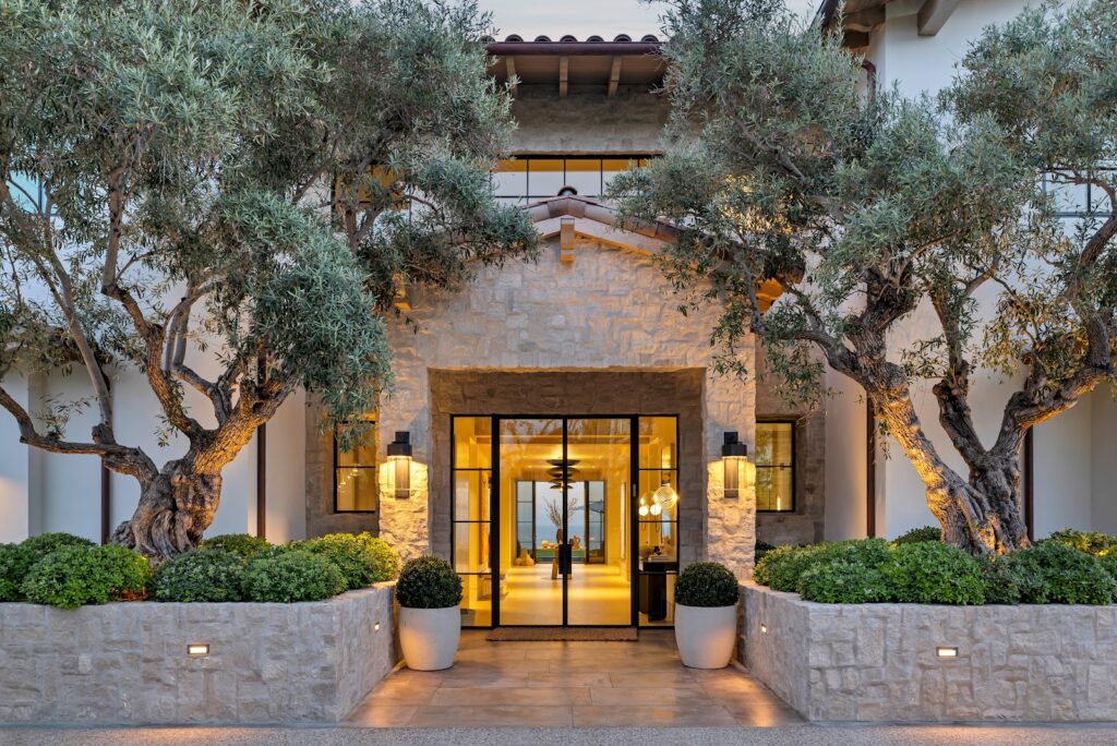 Gallery image - work by Green Grounds Landscape Services in Los Angeles, CA