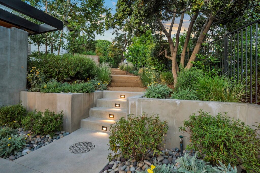 Gallery image - work by Green Grounds Landscape Services in Los Angeles, CA