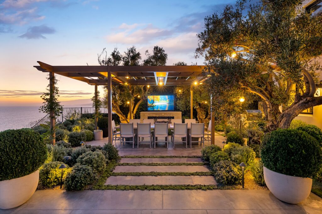 Gallery image - work by Green Grounds Landscape Services in Los Angeles, CA