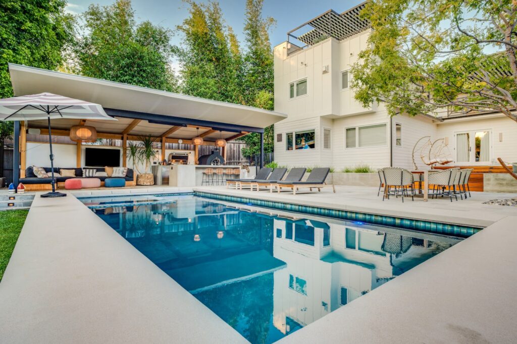 Gallery image - work by Green Grounds Landscape Services in Los Angeles, CA