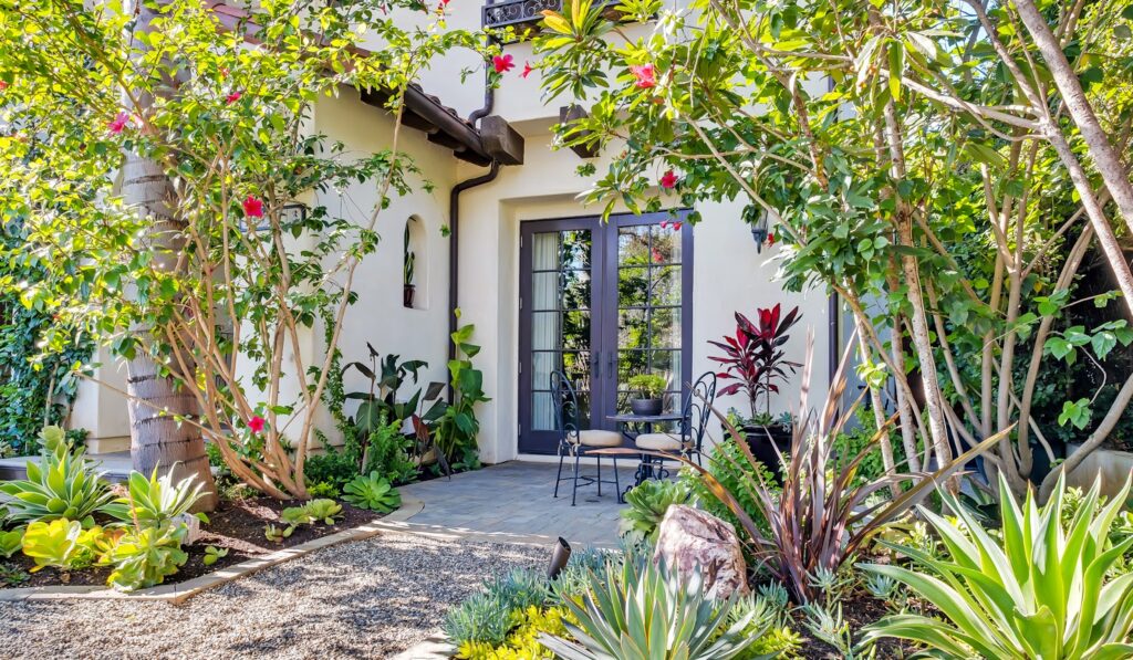 Gallery image - work by Green Grounds Landscape Services in Los Angeles, CA