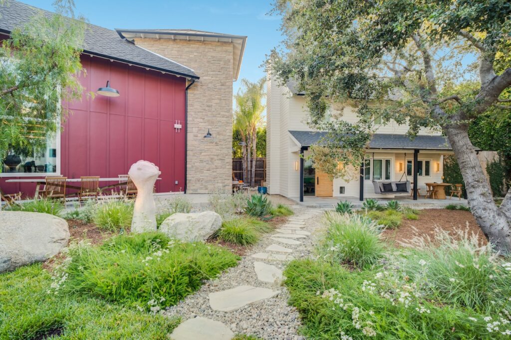 Gallery image - work by Green Grounds Landscape Services in Los Angeles, CA